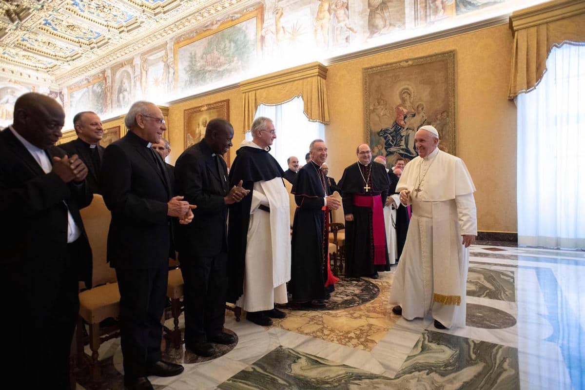 Papa: “Los teólogos son mediadores entre la fe y las culturas”