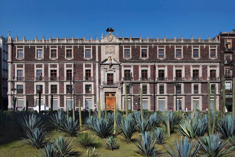 Del Palacio de Axayácatl al Nacional