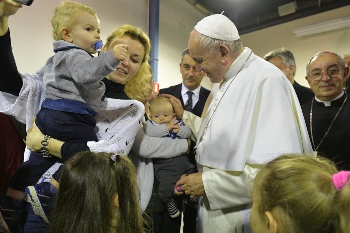 El Papa a Cáritas: Todos somos iguales, vulnerables y amados por Dios