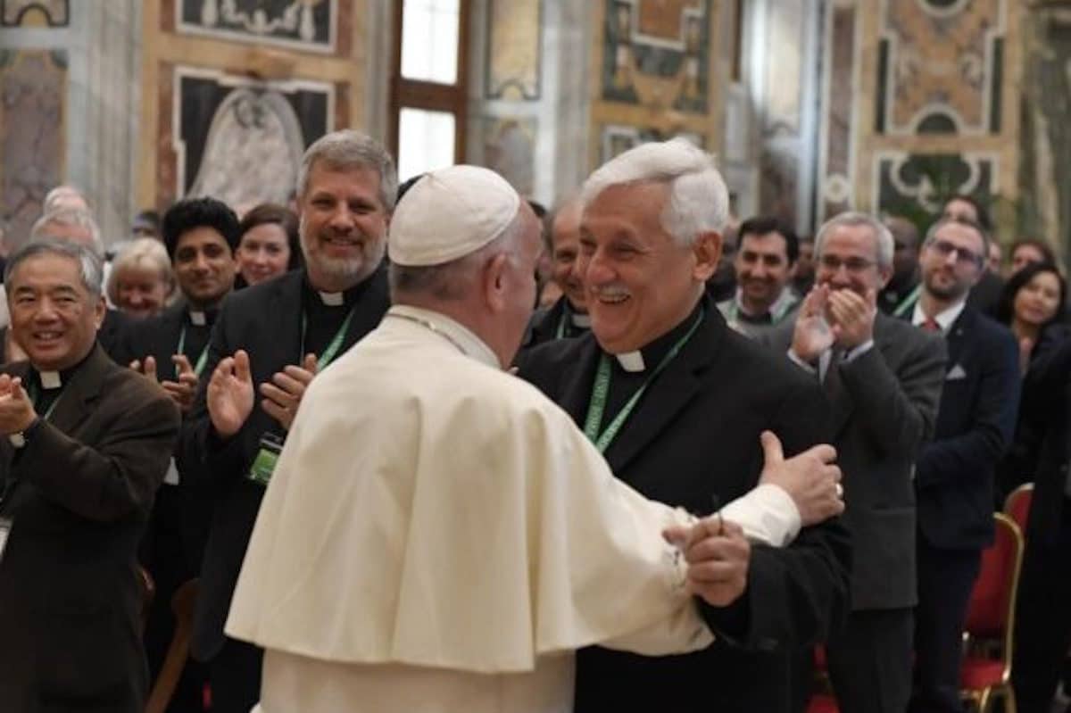 Papa Francisco a jesuitas: protejan la vida y defiendan a los débiles