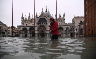 Se inunda la Basílica de San Marcos en Venecia