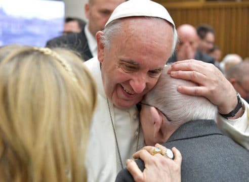 El Papa explica por qué los ancianos son el presente y futuro de la Iglesia