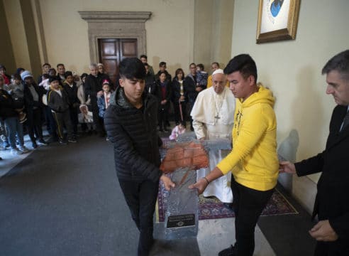 Papa Francisco: el salvar vidas une a creyentes y no creyentes