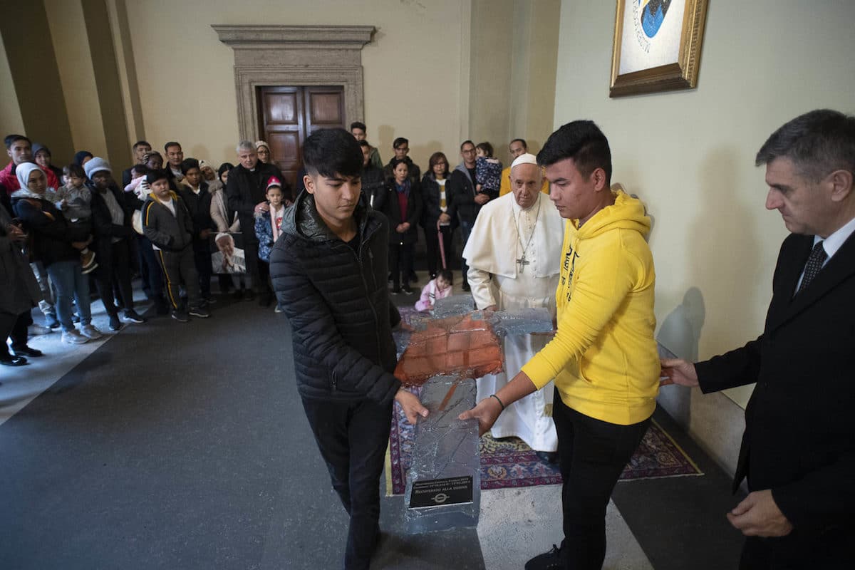 Papa Francisco: el salvar vidas une a creyentes y no creyentes