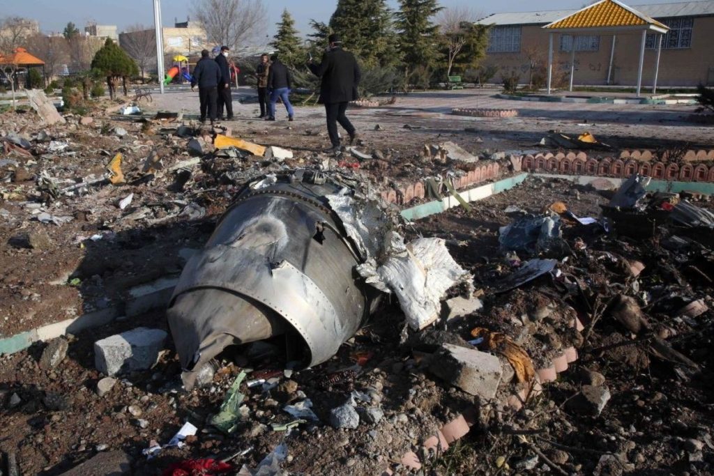 Los restos del accidente aéreo cayeron al suroeste de Irán. Foto Vatican Media