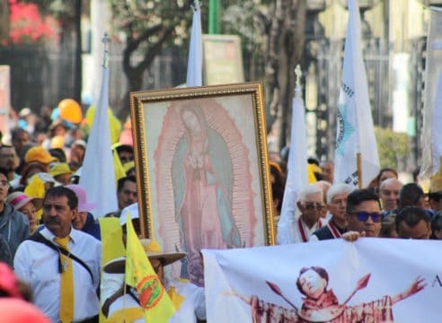 Peregrinos rezan y asumen compromiso rumbo a la Basílica de Guadalupe