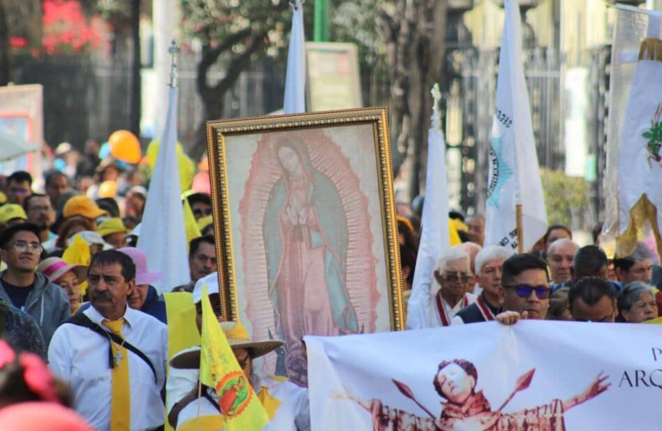 Peregrinos rezan y asumen compromiso rumbo a la Basílica de Guadalupe