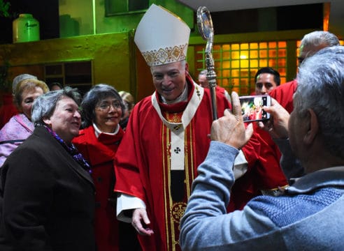 El Cardenal Aguiar visita parroquia de formación de seminaristas