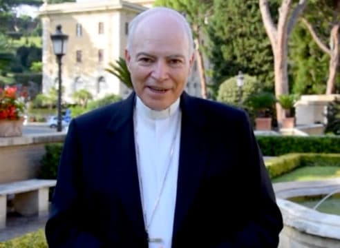 “Quédate en casa”, pide el Arzobispo Carlos Aguiar a los fieles
