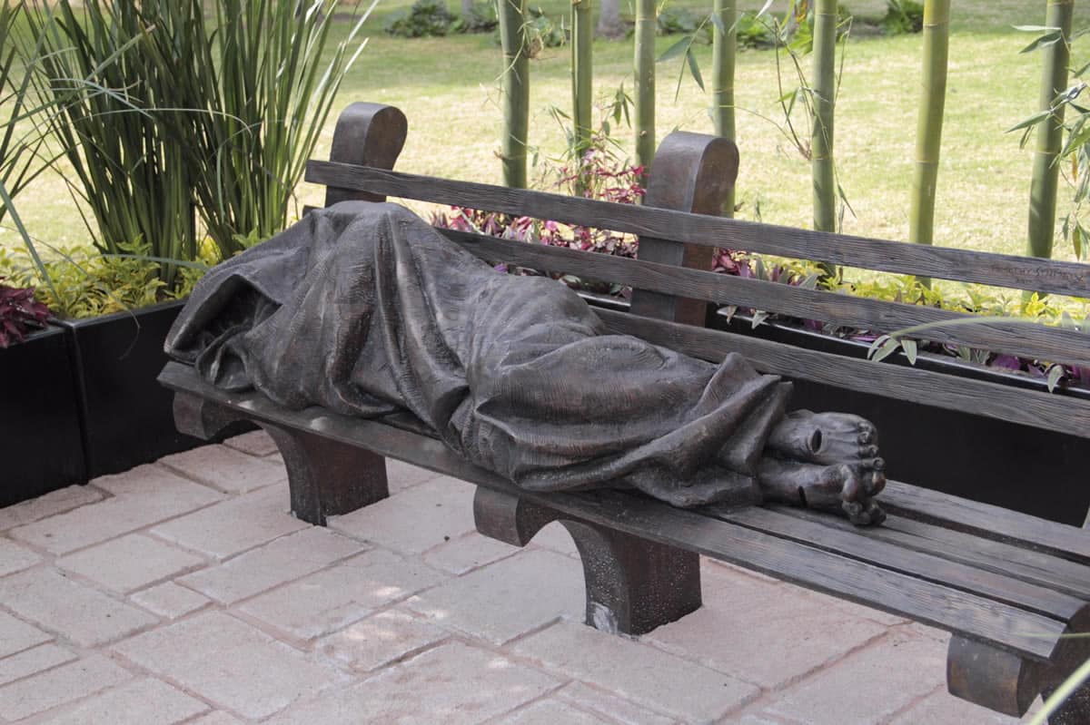 La estatua 'Jesús sin hogar' en la Catedral Metropolitana de México; está en el patio de los canónigos, al que se ingresa por la calle de Guatemala. Foto: Alejandro García/DLF.
