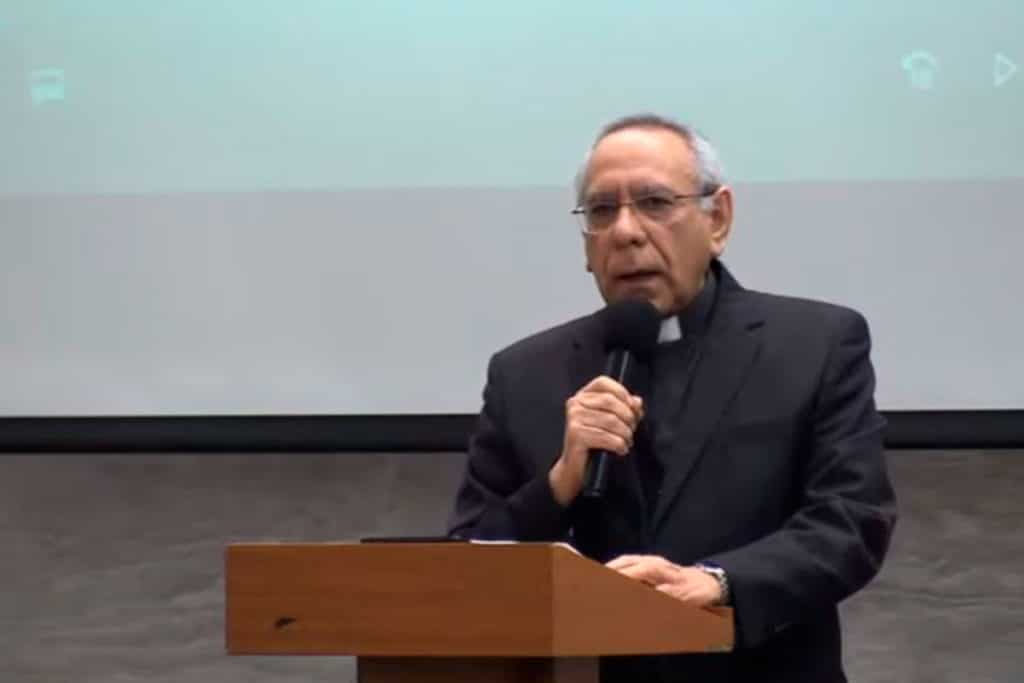 Rector de la Universidad Pontificia de México, Dr. Mario Ángel Flores.