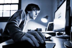 ¿Qué es la "manósfera" y por qué es un riesgo para los jóvenes en redes sociales?