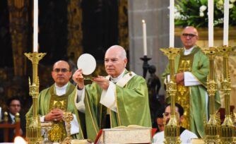 Debemos descubrir nuestra dignidad y la del prójimo: Cardenal Aguiar