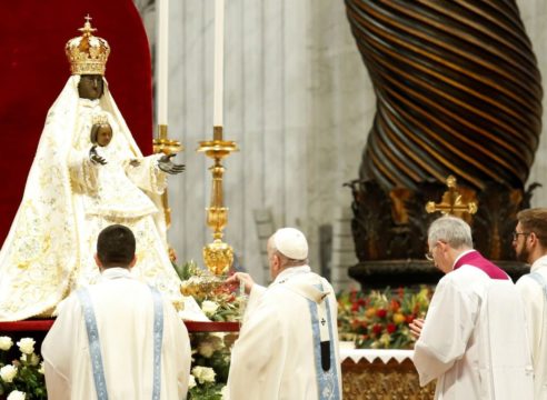 El Papa Francisco encomienda el Año Nuevo a María