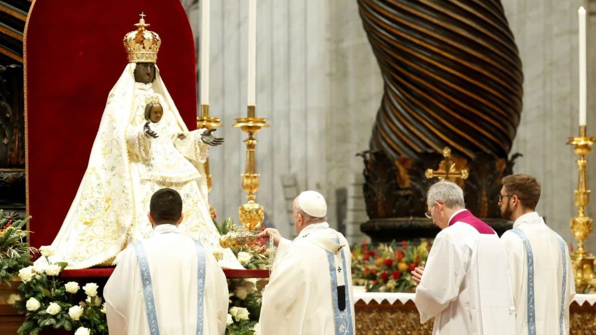 El Papa Francisco encomienda el Año Nuevo a María