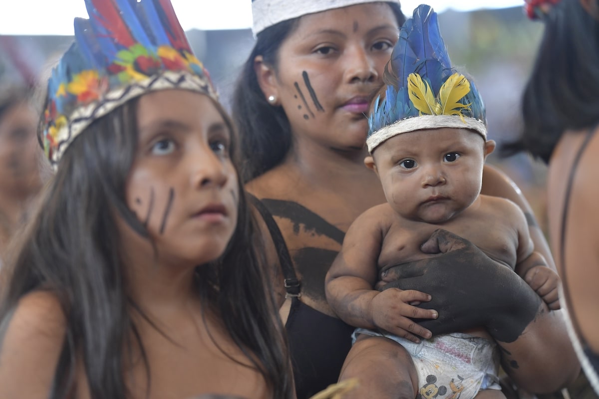 Representantes de los pueblos originarios de la Amazonia. Foto: L'Osservatore Romano
