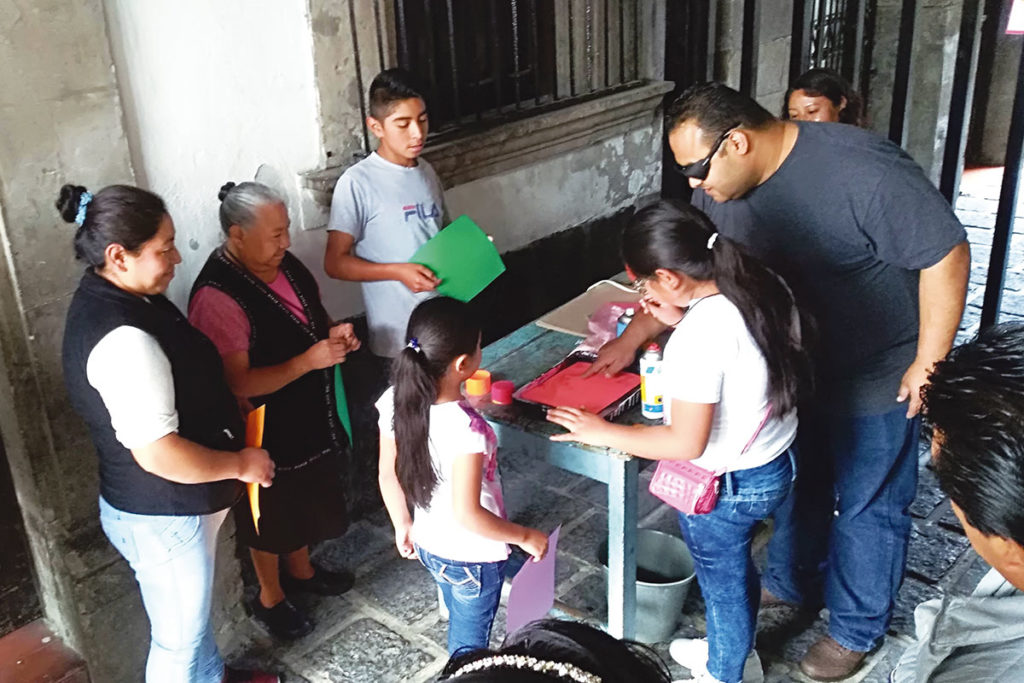 Colectivo Karem Tá Merced imparte talleres en la parroquia. Foto Ricardo Sánchez