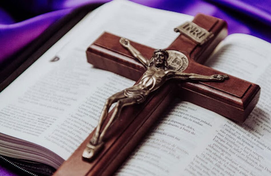 ¿Cómo reconocer una Biblia Católica?