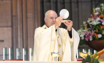 Cardenal Aguiar: La comunión es la vida de Dios