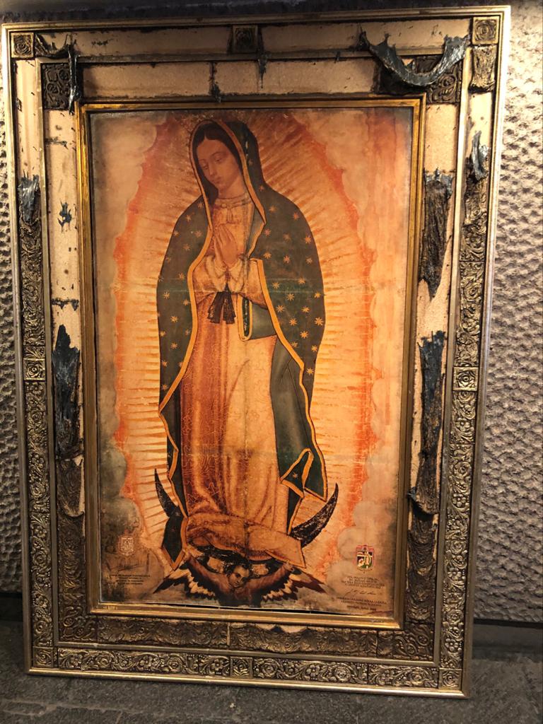 El marco quedó dañado, pero la imagen de la Virgen de Guadalupe intacta. Foto: Basílica de Guadalupe