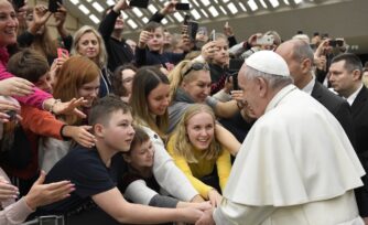 En la vida da frutos quien tiene vivas muchas amistades: Papa Francisco