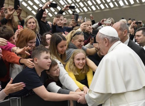 En la vida da frutos quien tiene vivas muchas amistades: Papa Francisco