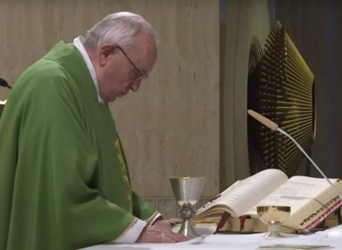 Papa Francisco: Dios llora por nosotros cuando nos alejamos de Él