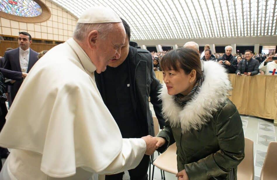 El Papa Francisco se reunió con la mujer del incidente del manotazo