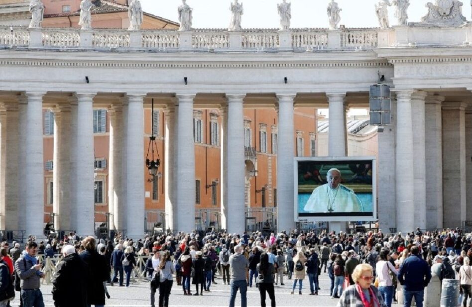 El Papa celebra a puerta cerrada ante expansión de coronavirus en Italia