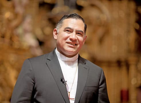 Carlos Enrique Samaniego, el obispo a cargo de la vida consagrada
