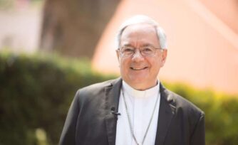 Monseñor Daniel Rivera, obispo auxiliar de México, dio positivo a COVID