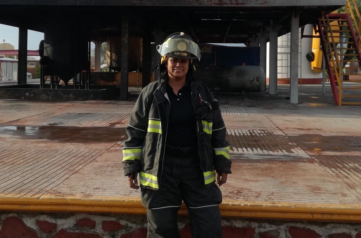 La bombera que amamantó y salvó la vida de una bebé abandonada