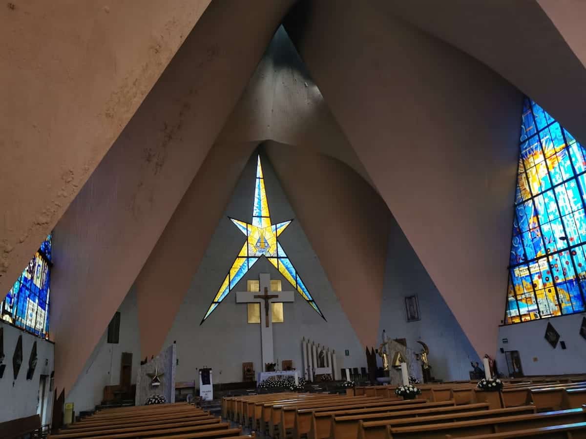 Interior de la Parroquia de Nuestra Señora de Aparecida.