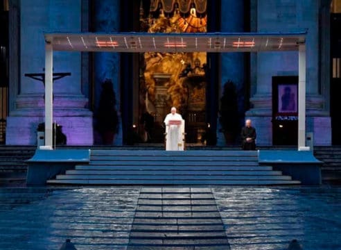 Son fake news las cadenas sobre bendiciones Urbi et Orbi del Papa