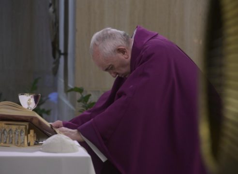 El Papa Francisco pide una oración por las personas sin hogar