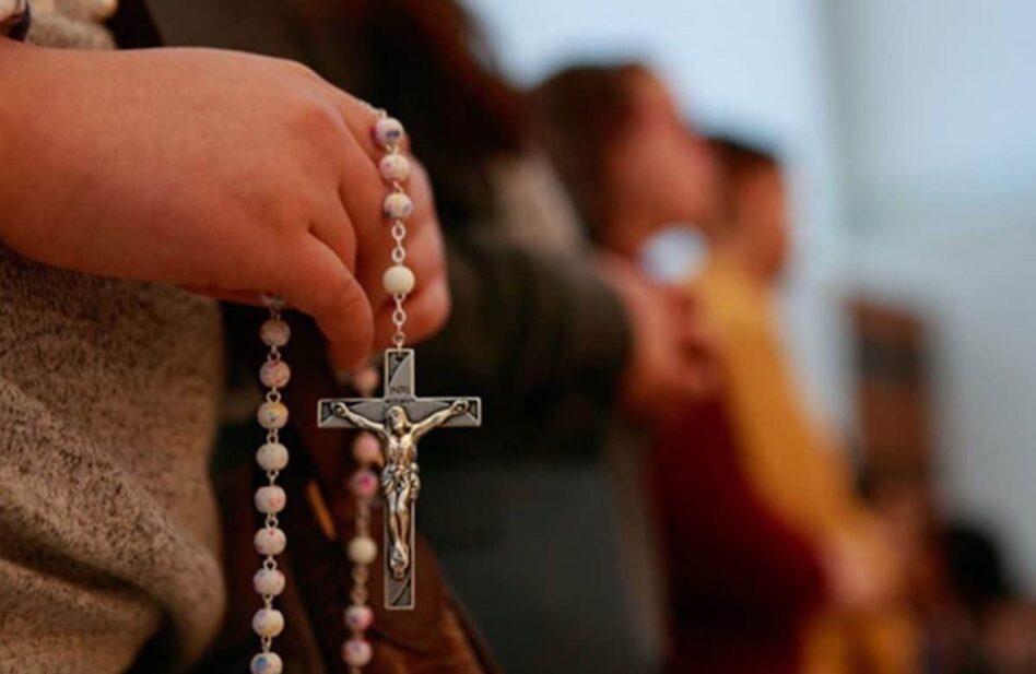 Reza y medita el Santo Rosario en compañía de la misión Cielo Abierto