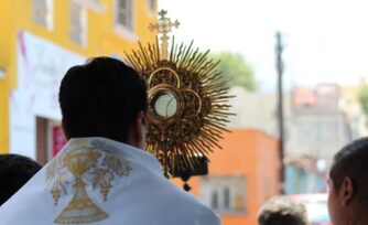 5 ideas (y una playlist) para celebrar Corpus Christi en casa