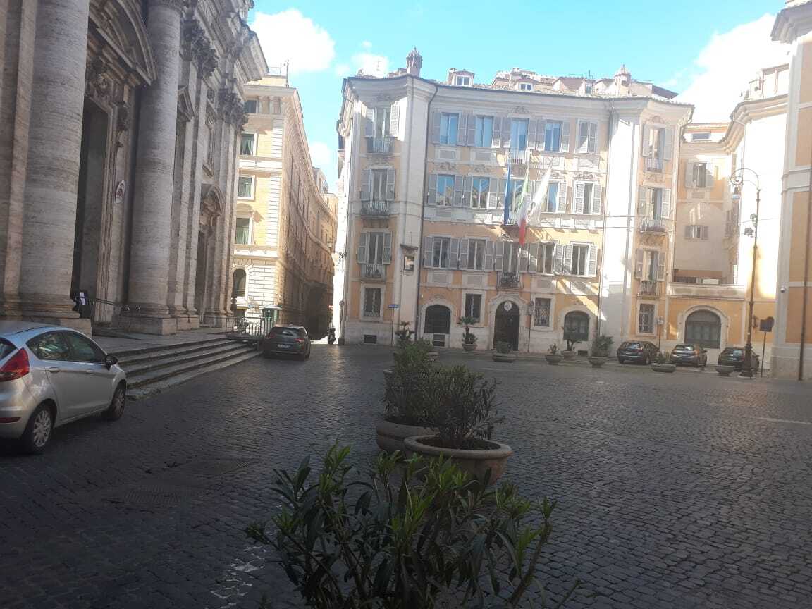 Las calles y plazas de Roma lucen vacías durante estos días de emergencia sanitaria. Foto: P. Quezada.