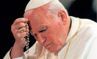 San Juan Pablo II: El Papa que enriqueció el rezo del Rosario