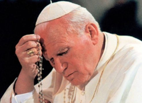 San Juan Pablo II: El Papa que enriqueció el rezo del Rosario