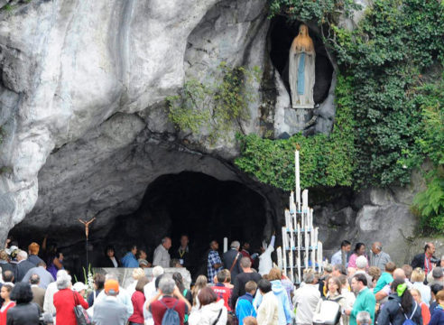 El santuario de Lourdes cierra por primera vez por coronavirus COVID-19
