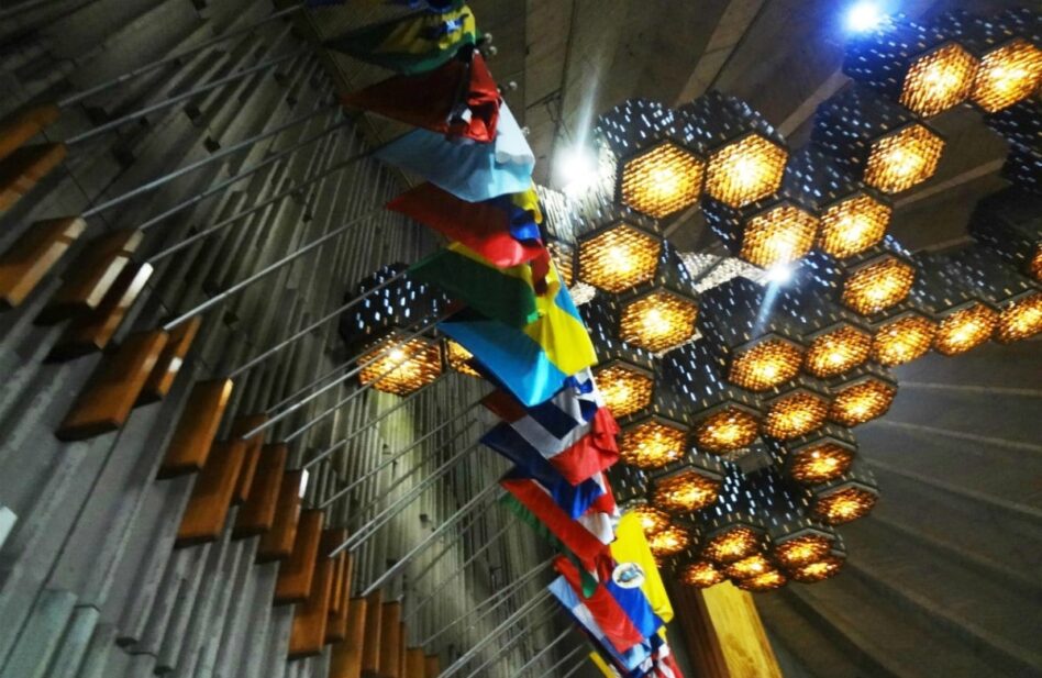 ¿Por qué hay banderas al interior de la Basílica de Guadalupe?