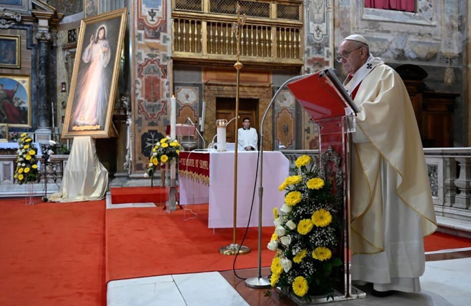 El Papa en la Divina Misericordia: Nos amenaza otro virus, el del egoísmo