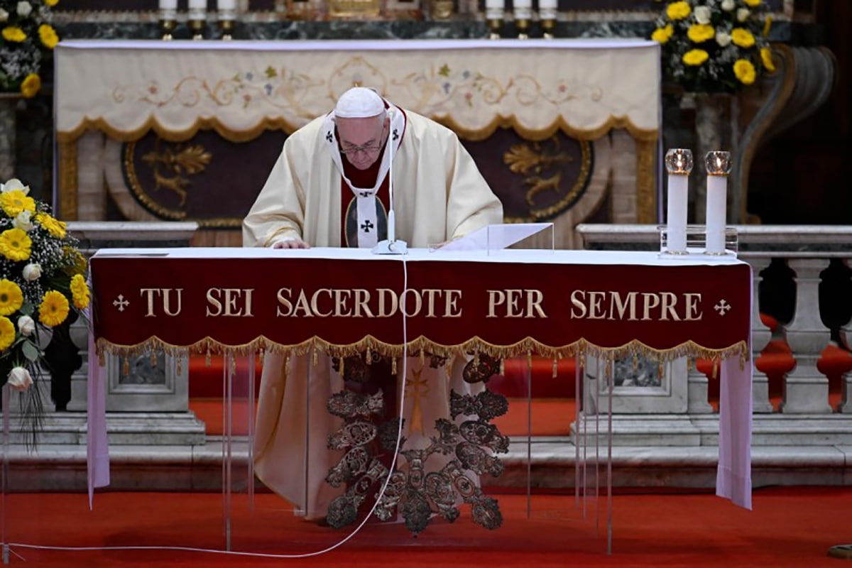 El Papa Francisco durante la Santa Misa en la iglesia del Espíritu Santo en Sassia. Foto: Vatican Media.