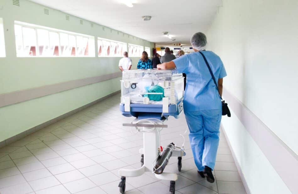COVID-19: así pueden los médicos ayudar espiritualmente a los enfermos