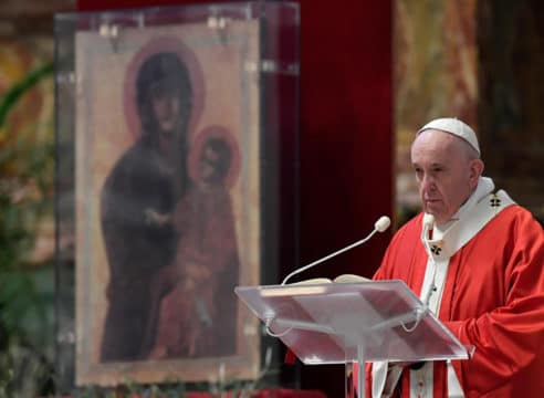 El Papa Francisco en el Domingo de Ramos: Dios no nos abandona