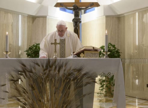 El Papa Francisco reza por las mujeres embarazadas