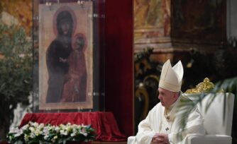 El Papa envía mensaje a los sacerdotes en la Misa de la Cena del Señor