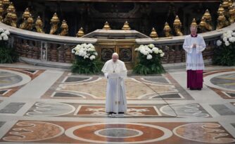 Mensaje de Pascua 2020 del Papa Francisco en la bendición Urbi et Orbi