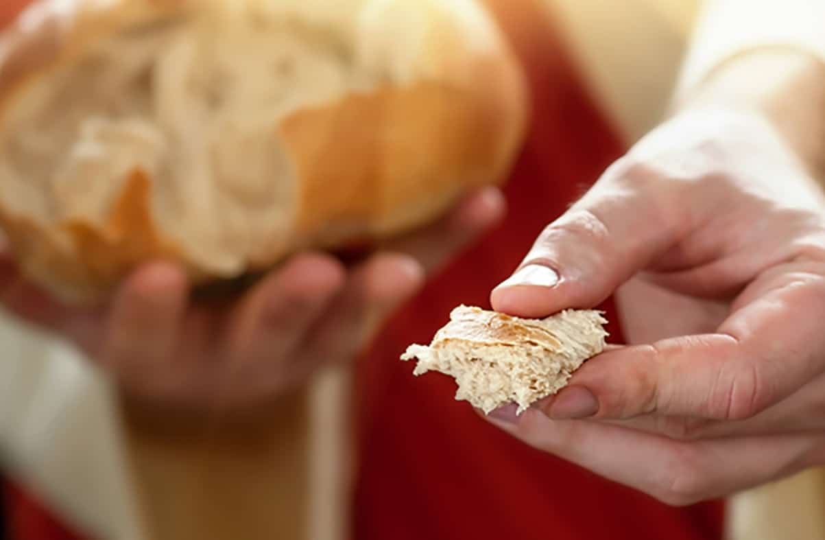 Ofrenda de pan y manzanilla en Jueves Santo | Desde la Fe